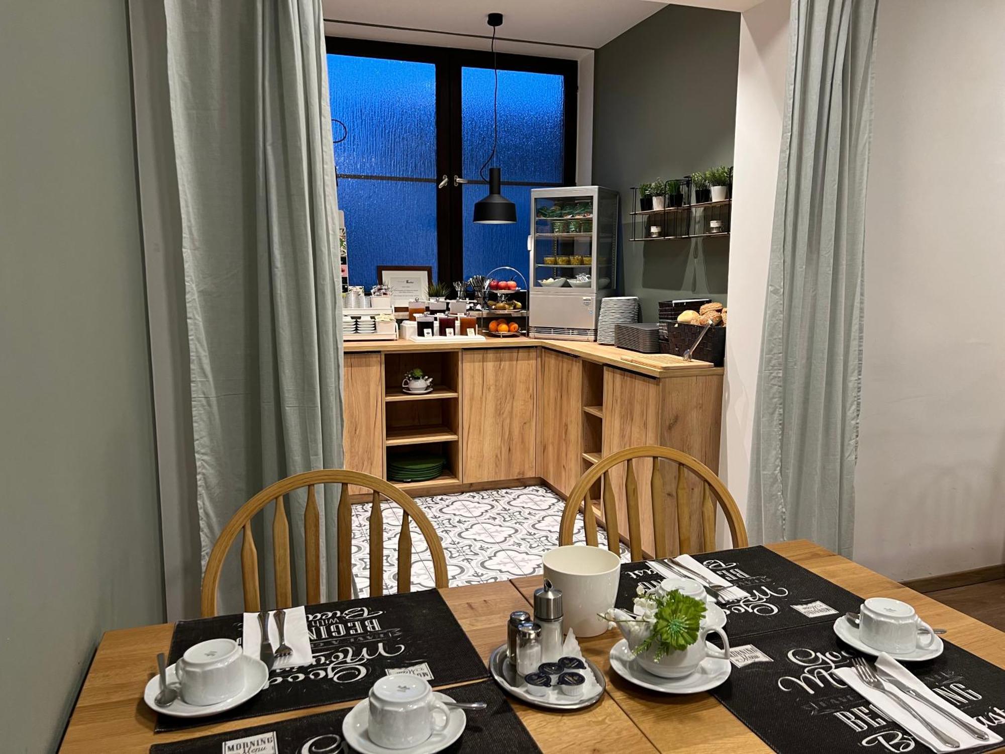 Hotel Bastei Muehldorf am Inn Bagian luar foto