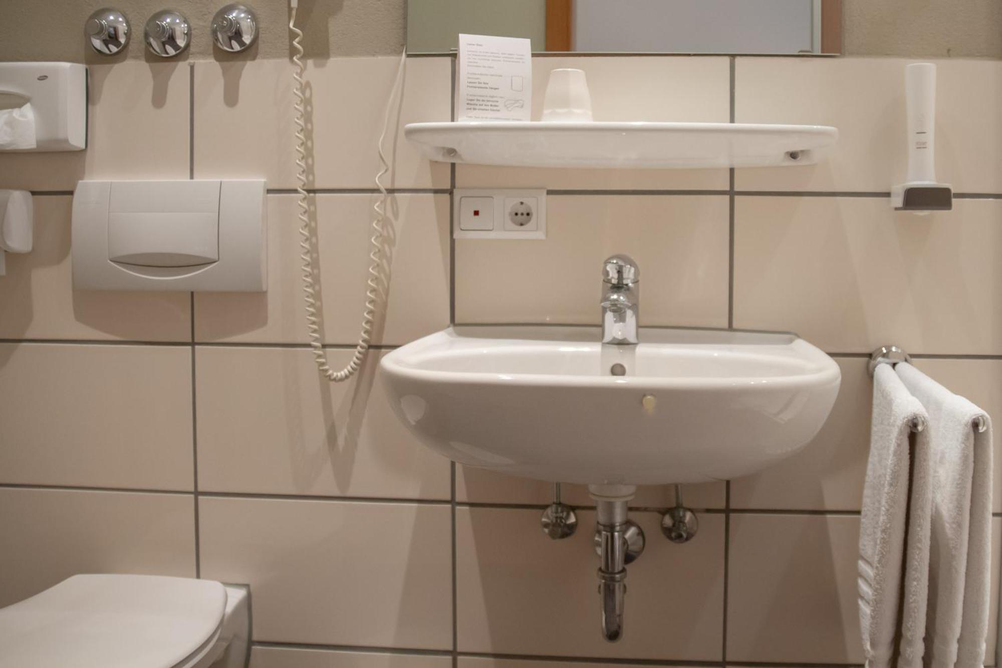 Hotel Bastei Muehldorf am Inn Bagian luar foto