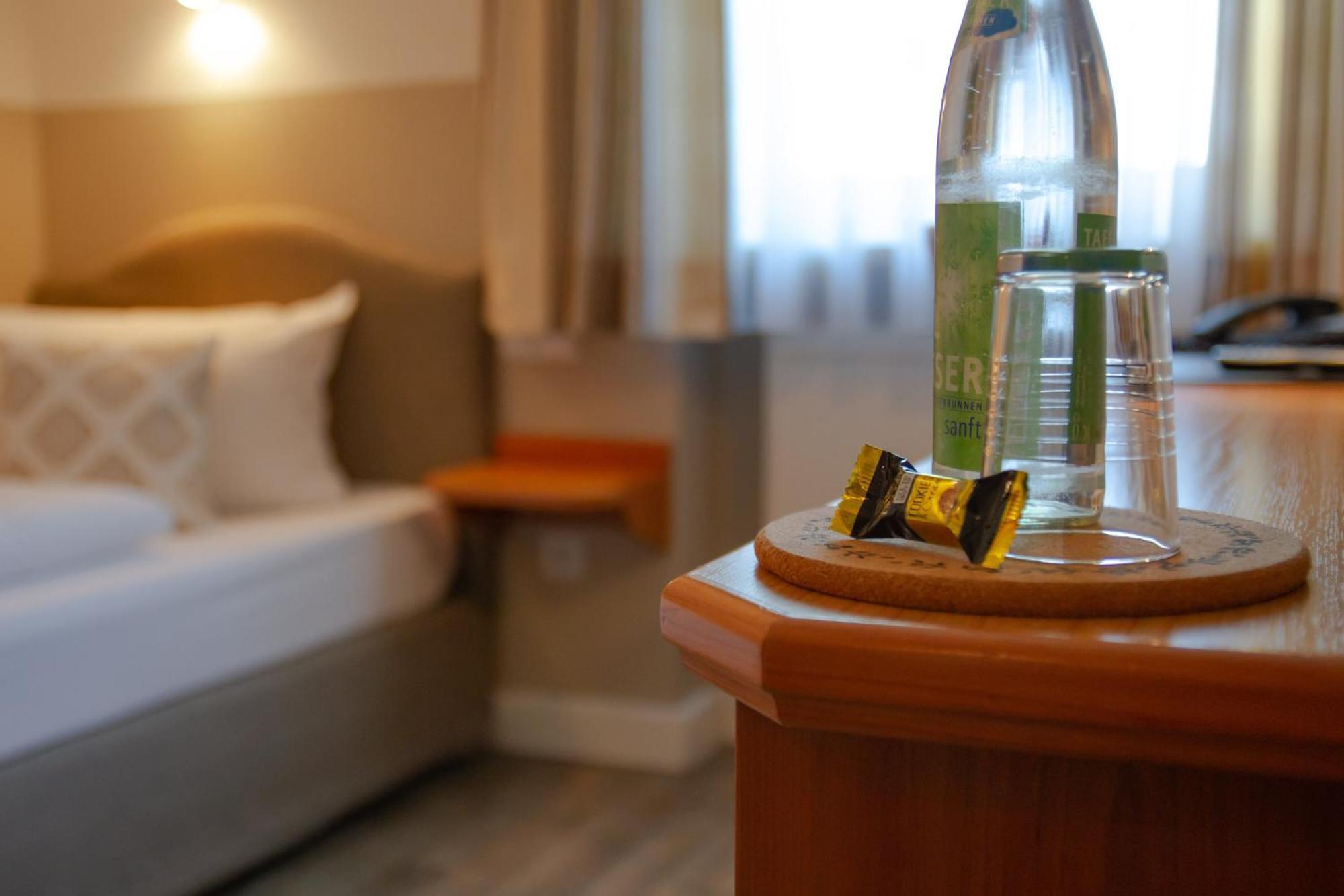 Hotel Bastei Muehldorf am Inn Bagian luar foto
